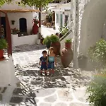Traditional Family House, Ground Floor With Yard Holiday home
