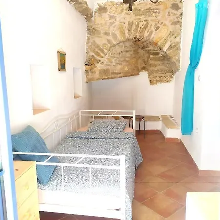 Traditional Family House, Ground Floor With Yard Nyaraló *