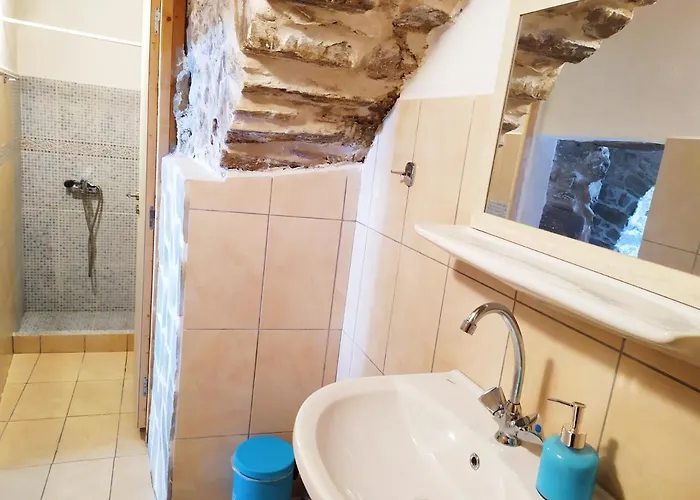 度假居 Traditional Family House, Ground Floor With Yard *