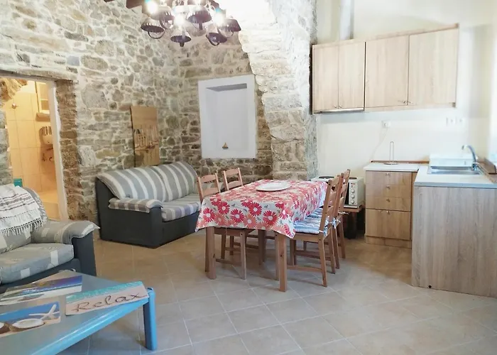 度假居 Traditional Family House, Ground Floor With Yard Koronos