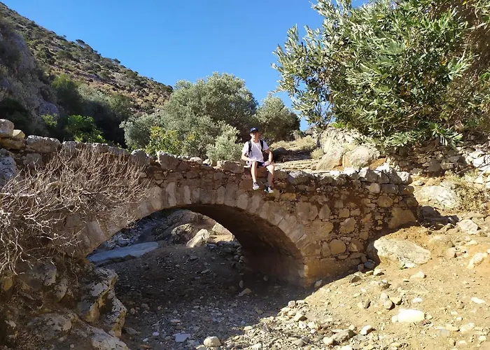 Traditional Family House, Ground Floor With Yard 度假居 Koronos