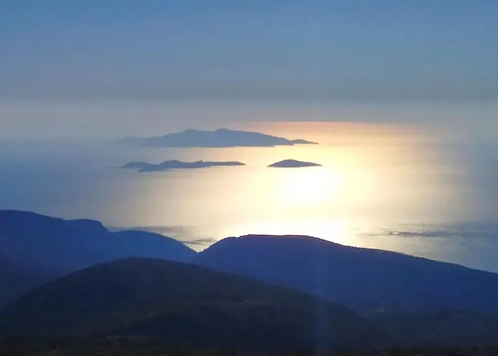 Traditional Family House, Ground Floor With Yard 度假居 Koronos