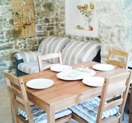 Traditional Family House, Ground Floor With Yard 度假居 Koronos