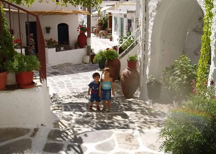 Traditional Family House, Ground Floor With Yard 度假居