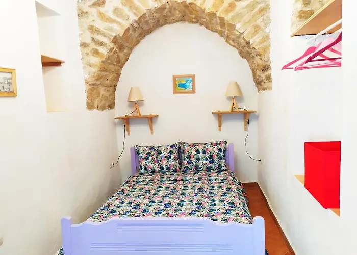 Traditional Family House, Ground Floor With Yard 度假居