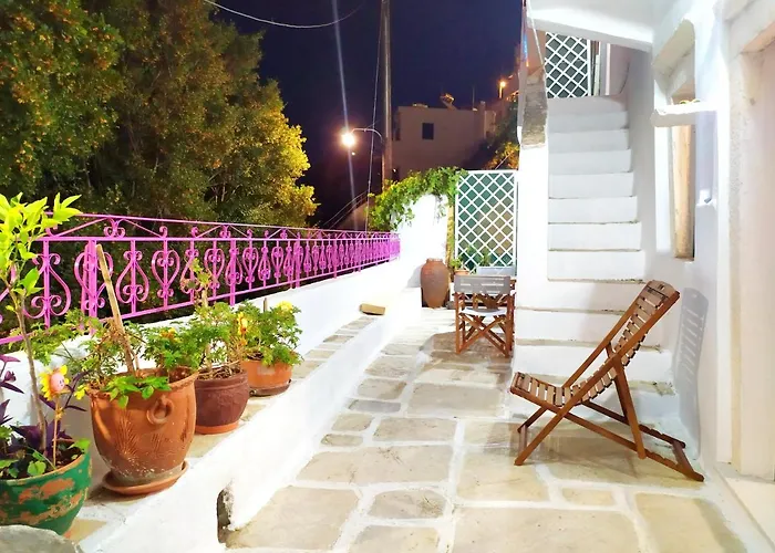 Traditional Family House, Ground Floor With Yard 度假居 *